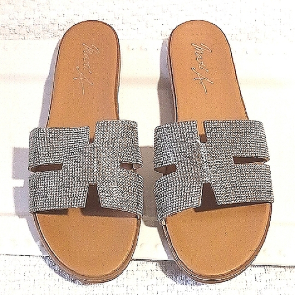 Elegant!  Mari A ⚜️Silver Texture Slide Sandals 7.5  *New* ⚜️💎⚜️💎